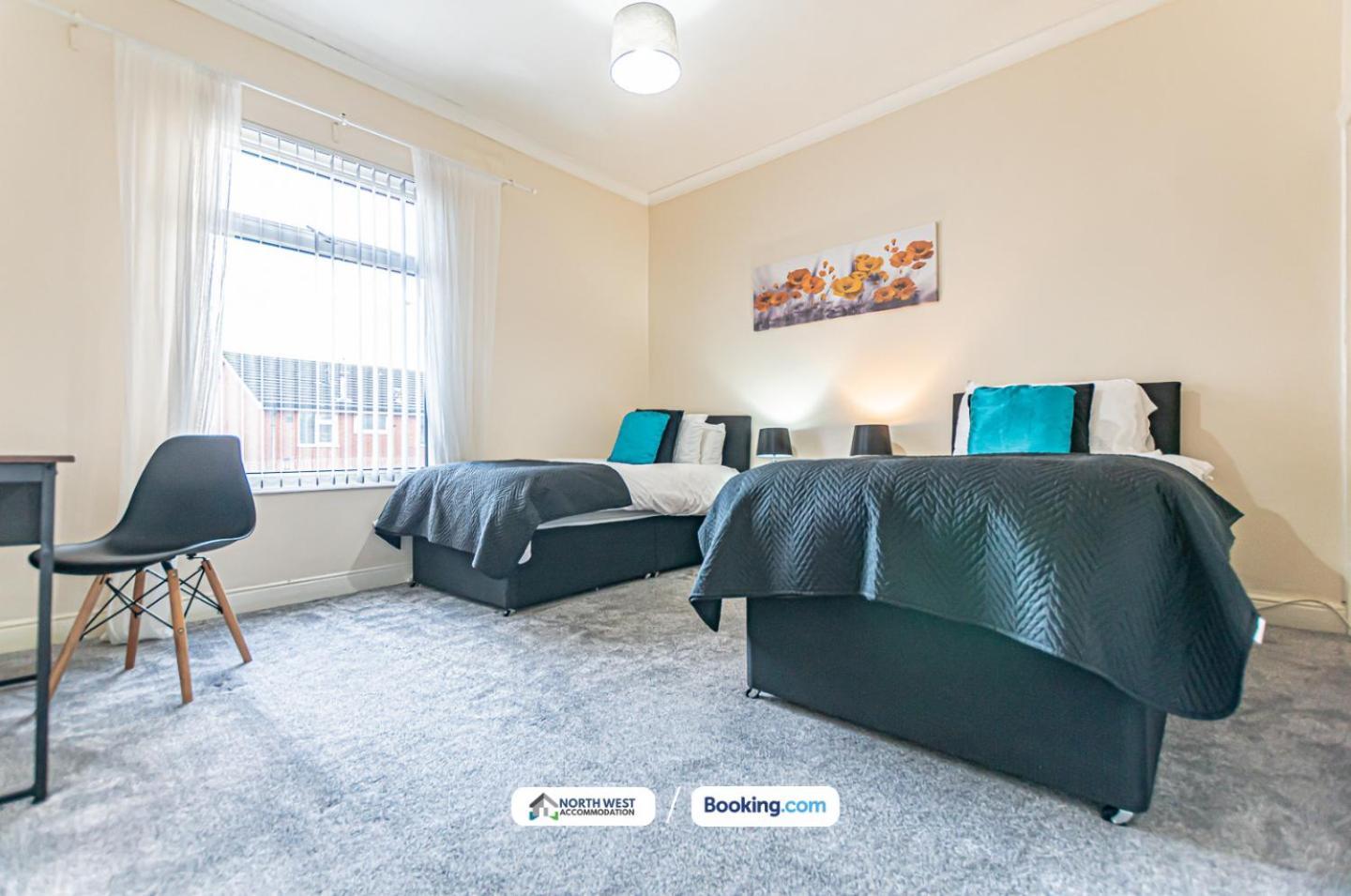 Holiday home 3br House In Manchester, Free Wifi, Parking, Ideal For Contractors *