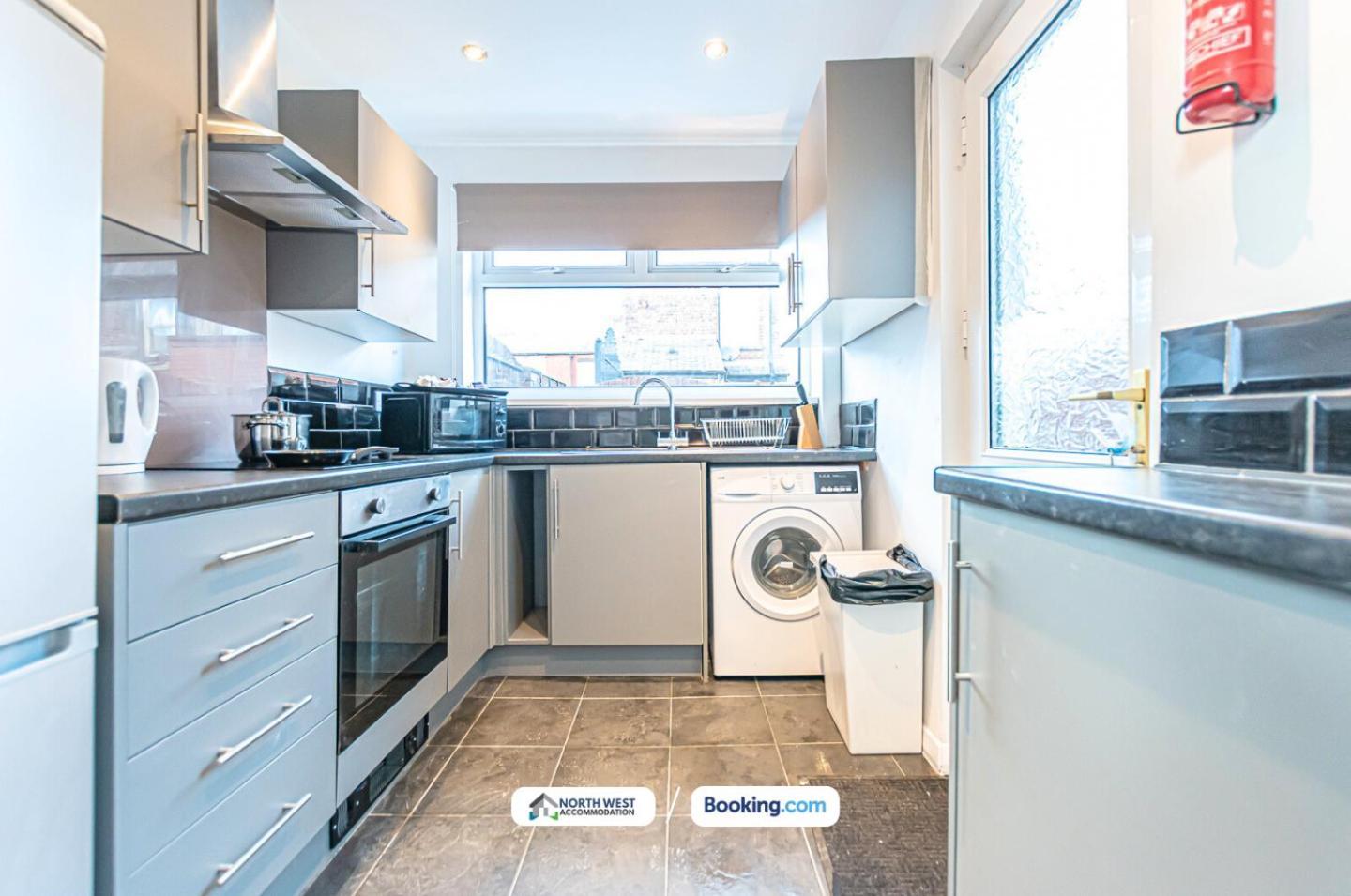 3br House In Manchester, Free Wifi, Parking, Ideal For Contractors *