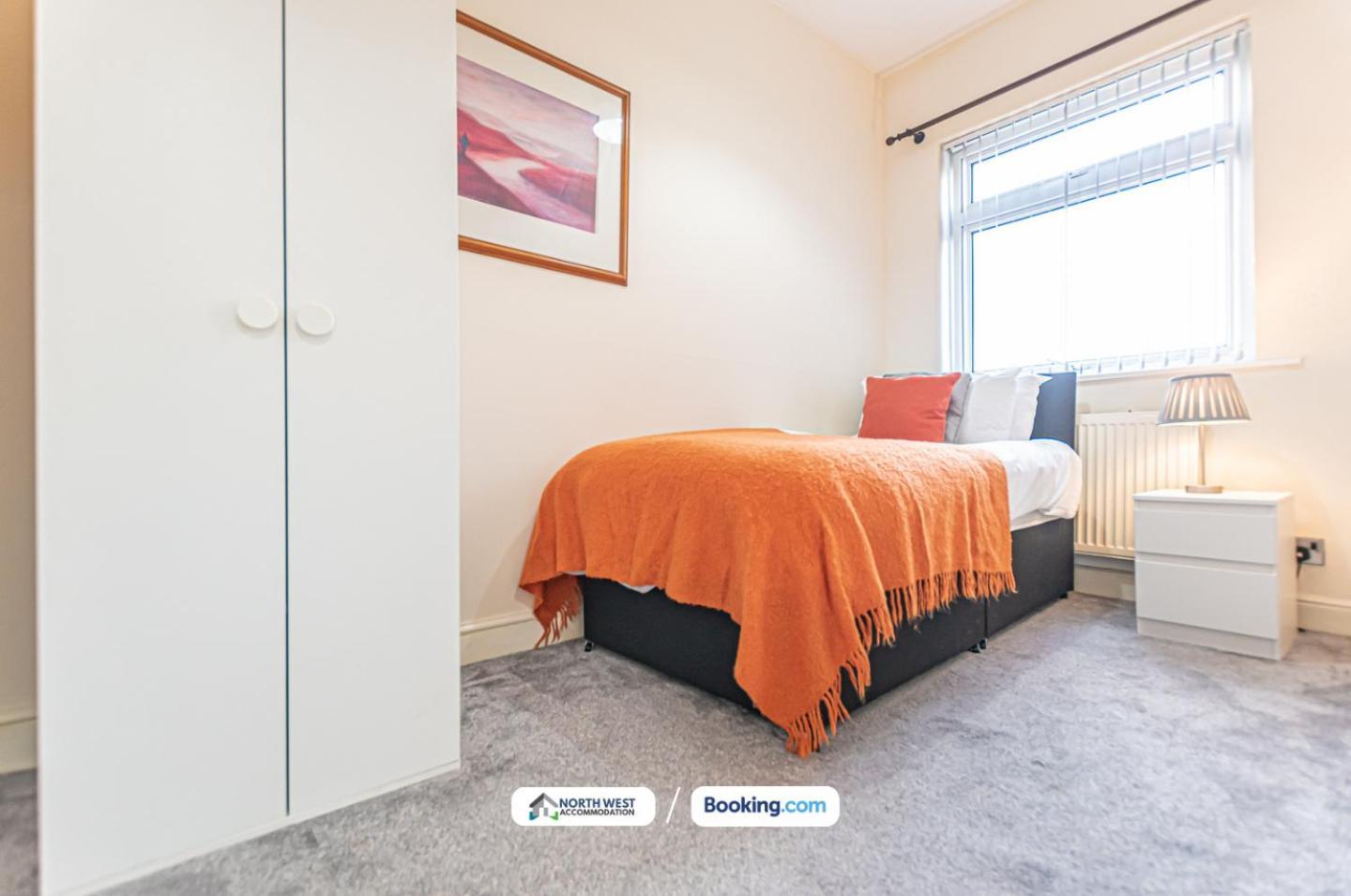 Holiday home 3br House In Manchester, Free Wifi, Parking, Ideal For Contractors