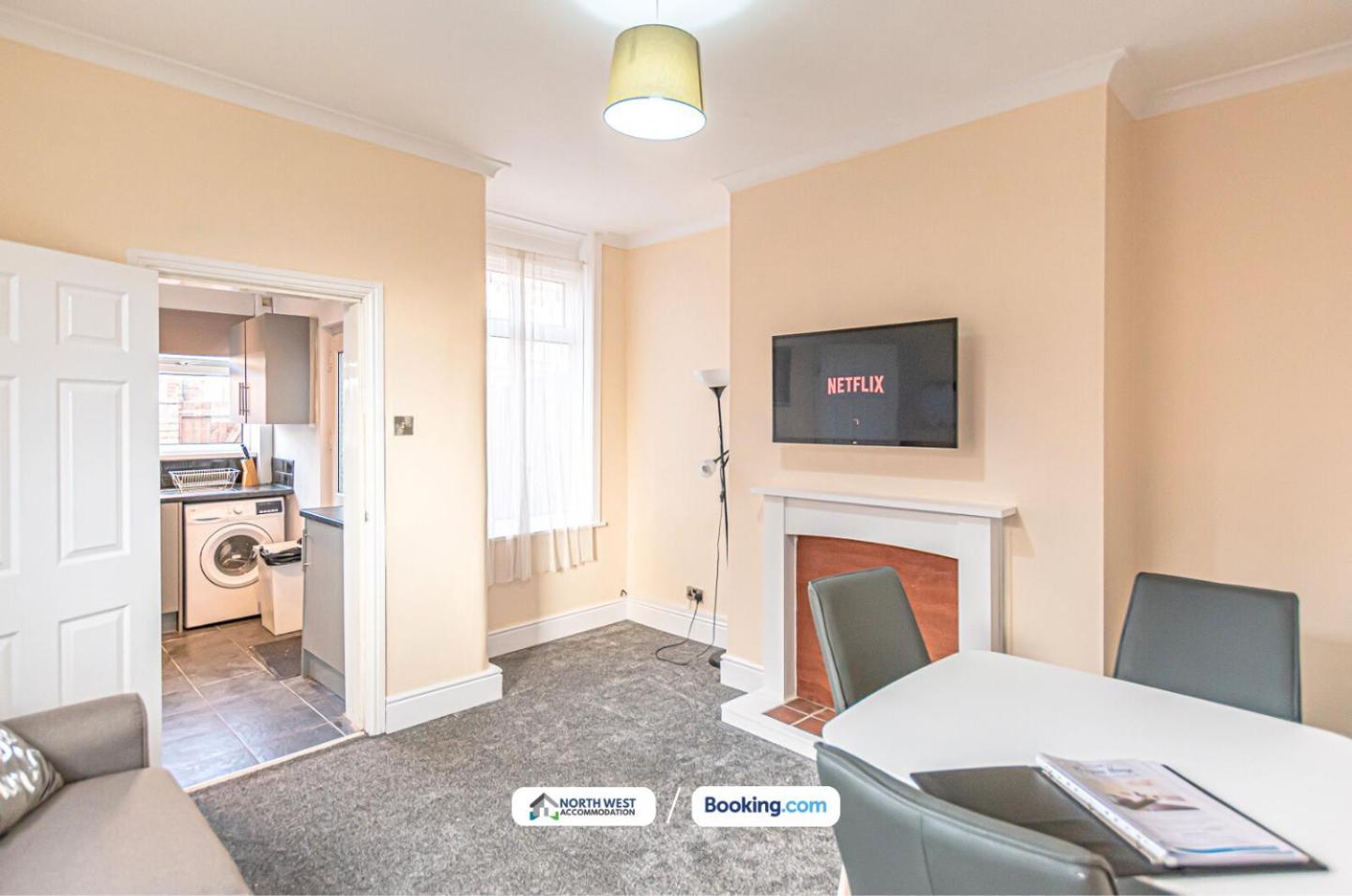 3br House In Manchester, Free Wifi, Parking, Ideal For Contractors *